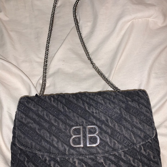 COPY - Balenciaga chain shoulder bag . - Picture 2 of 7